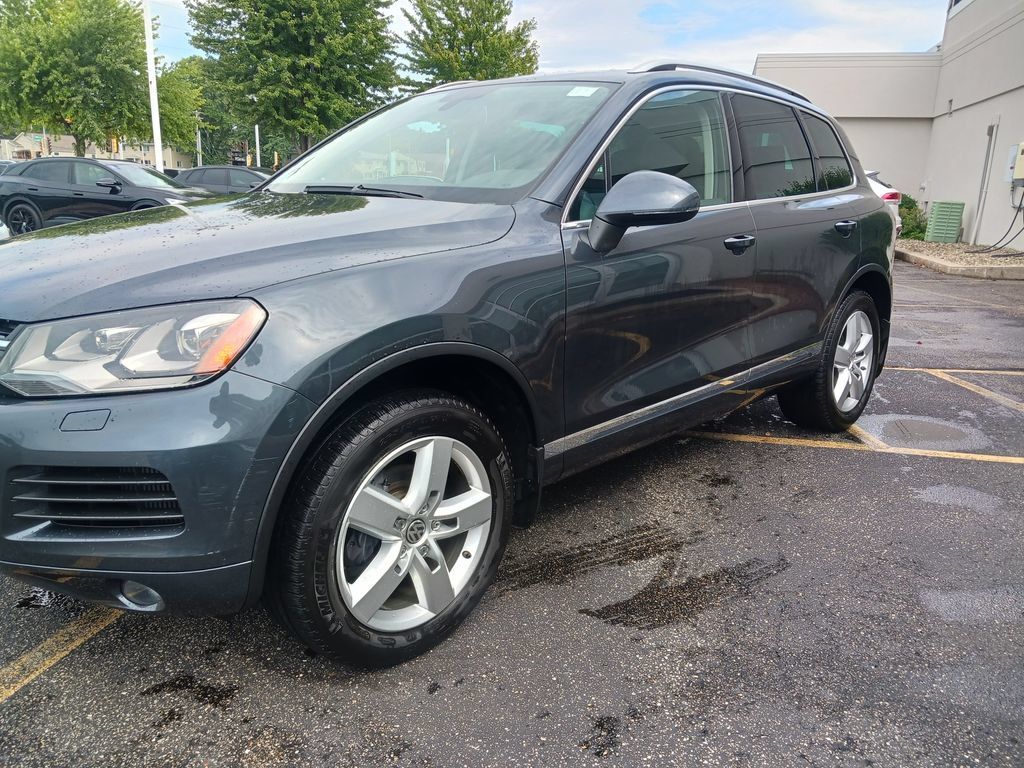 Used 2014 Volkswagen Touareg Sport AWD/4WD image 8