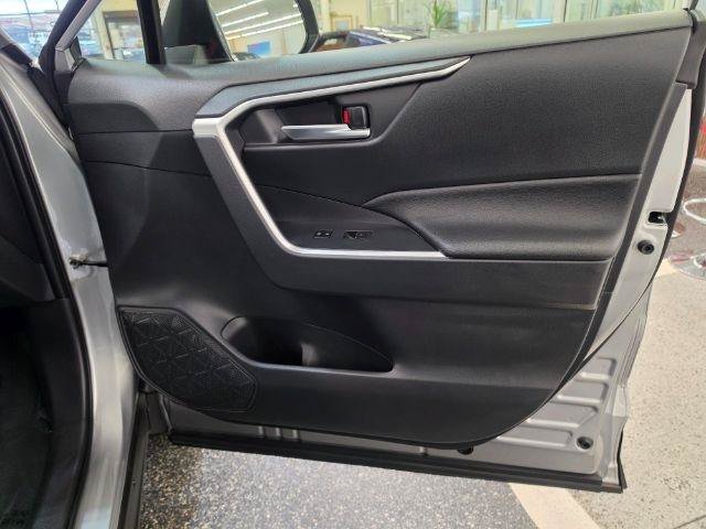 Used 2025 Toyota RAV4 XLE AWD/4WD image 31