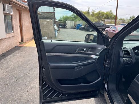 Used 2018 Ford Explorer XLT w/ Equipment Group 202A FWD image 12