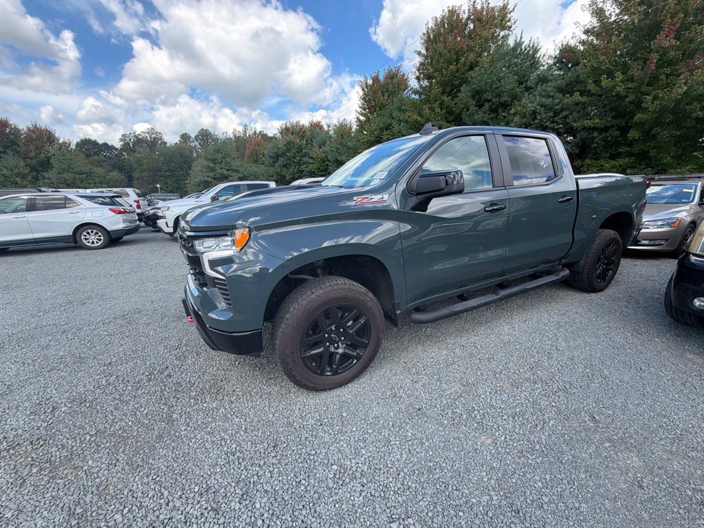 Used 2025 Chevrolet Silverado 1500 LT Trail Boss w/ Convenience Package II AWD/4WD image 4