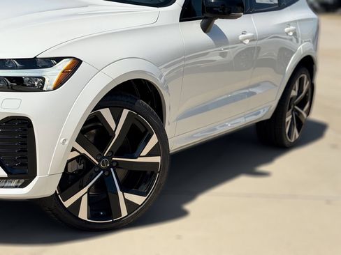 New 2026 Volvo XC60 B5 Ultra w/ Protection Package Premier AWD/4WD image 7
