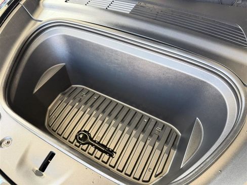 Used 2021 Tesla Model Y Long Range image 26