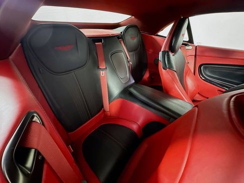 Used 2019 Aston Martin DB11 Volante image 11