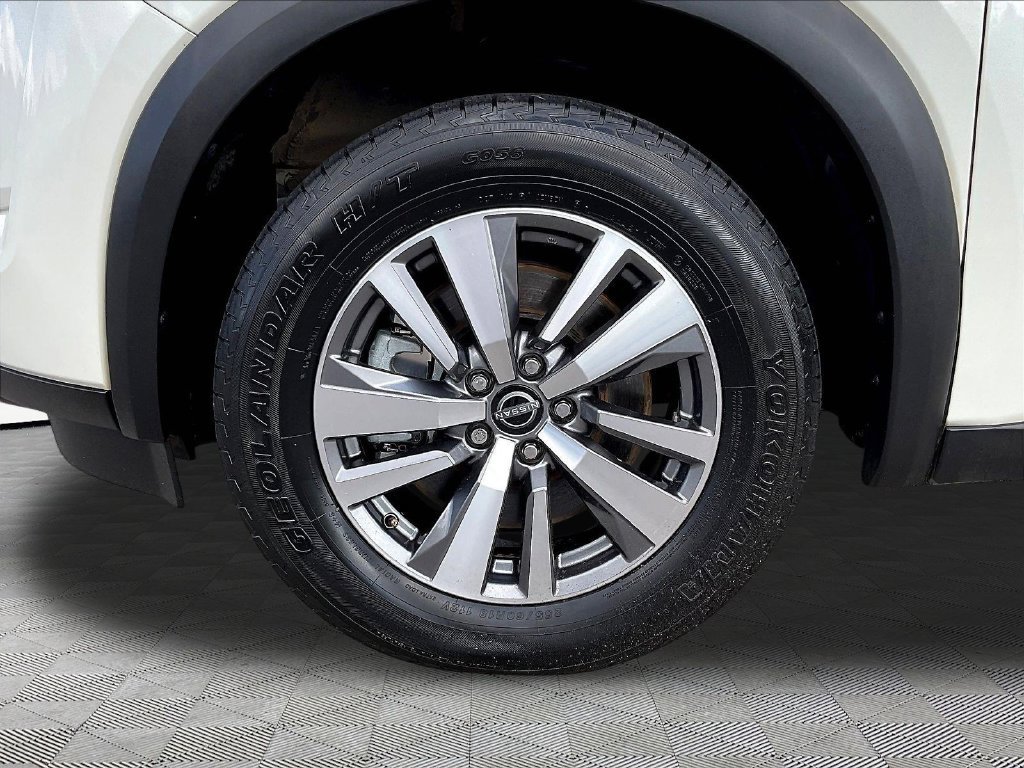 Used 2023 Nissan Pathfinder SL w/ Lighting Package (N92) FWD image 37
