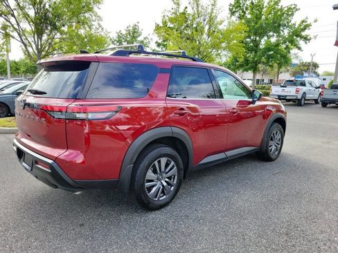 Used 2026 Nissan Pathfinder SV image 4