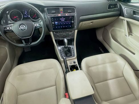 Used 2018 Volkswagen Golf SE image 28