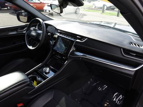 Used 2023 Jeep Grand Cherokee Altitude image 32