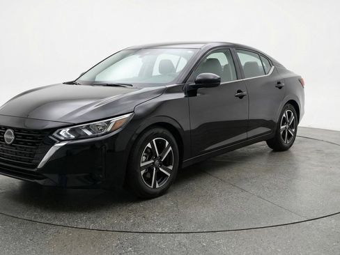 Used 2025 Nissan Sentra SV image 3