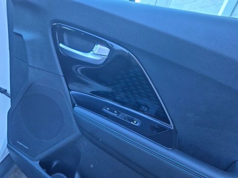 Used 2022 Kia Niro EX Premium FWD image 22