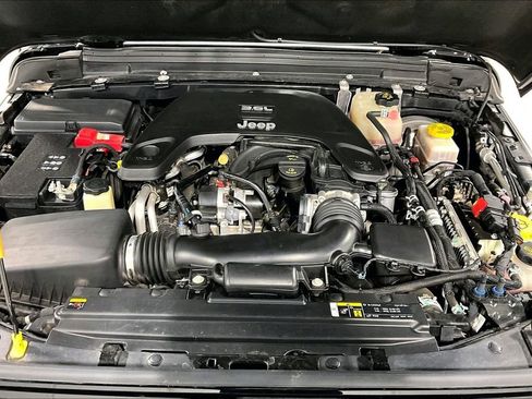 Used 2020 Jeep Wrangler Unlimited Sahara image 12