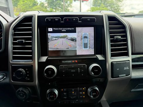 Used 2017 Ford F150 Platinum w/ Equipment Group 701A Luxury AWD/4WD image 20