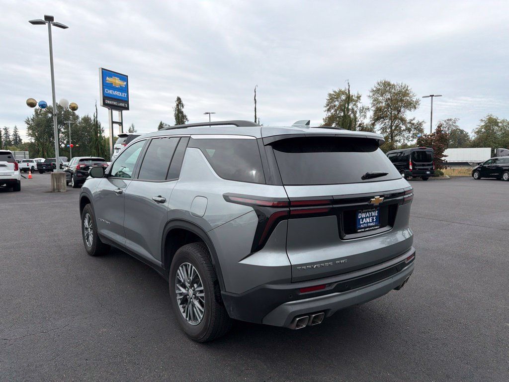 Used 2026 Chevrolet Traverse LT AWD/4WD image 3