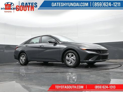 Used 2025 Hyundai Elantra SE FWD image 34