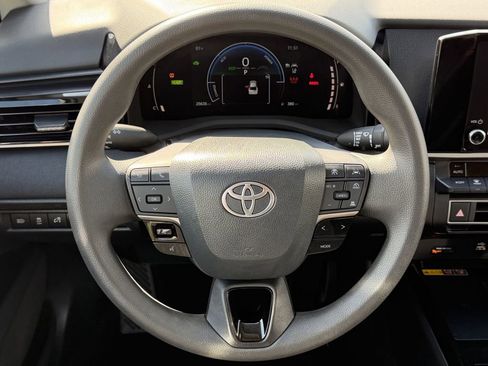 Used 2025 Toyota Camry LE FWD image 15