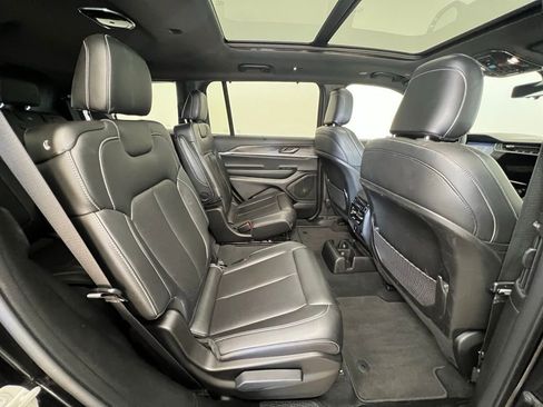 Used 2024 Jeep Grand Cherokee L Limited w/ Luxury Tech Group II image 10