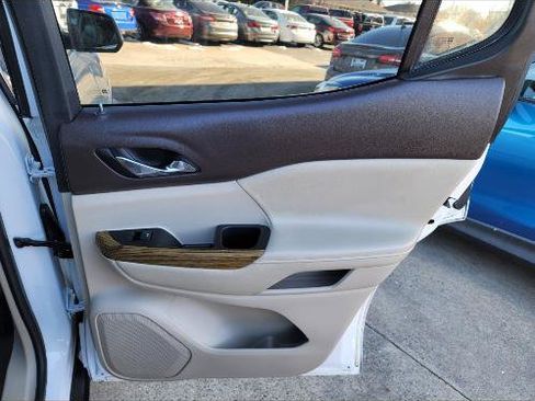 Used 2017 GMC Acadia Denali w/ Technology Package FWD image 24