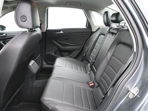 Used 2022 Volkswagen Jetta SE w/ Panoramic Sunroof Package FWD image 8