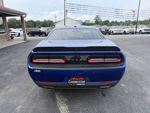 Used 2019 Dodge Challenger SXT w/ Blacktop Package RWD image 5