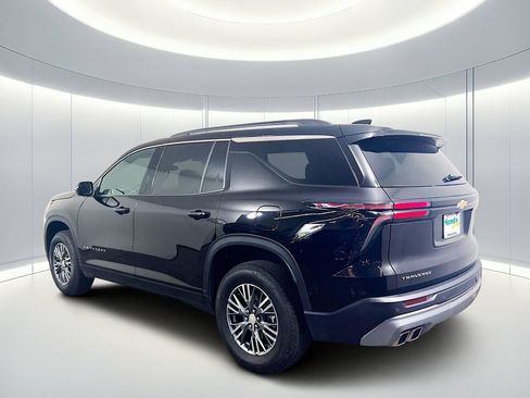 Used 2025 Chevrolet Traverse LT FWD image 5