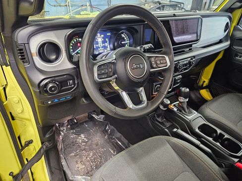 Used 2024 Jeep Wrangler Unlimited Sahara image 13