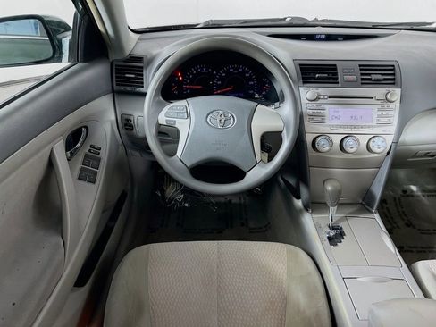 Used 2011 Toyota Camry image 19