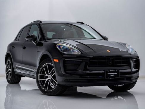 Certified 2025 Porsche Macan image 8