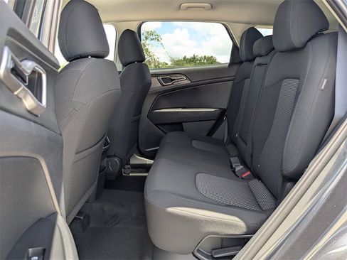 Used 2025 Kia Sportage LX image 17