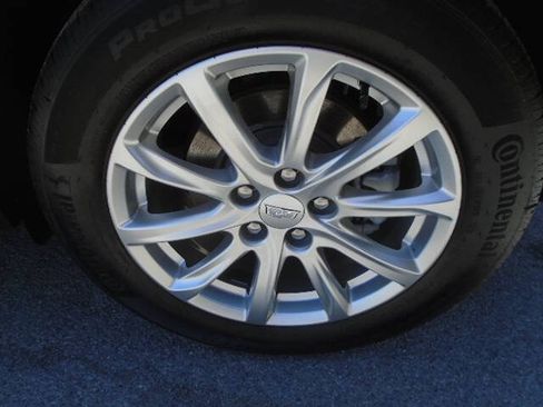 Used 2023 Cadillac XT4 Luxury w/ Cold Weather Package AWD/4WD image 15