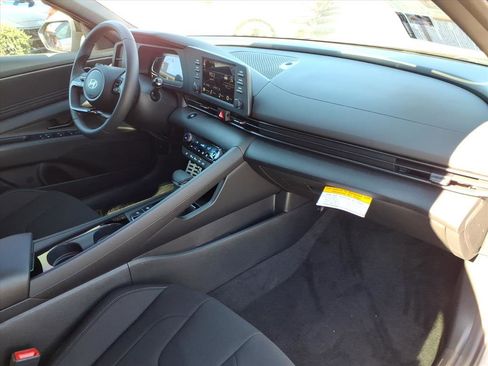 New 2026 Hyundai Elantra SEL Sport Premium image 6