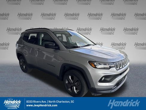 Used 2022 Jeep Compass Latitude image 1