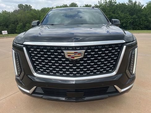 Used 2025 Cadillac Escalade ESV Luxury AWD/4WD image 8