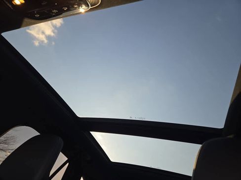 Used 2024 Mercedes-Benz GLC 300 4MATIC image 24