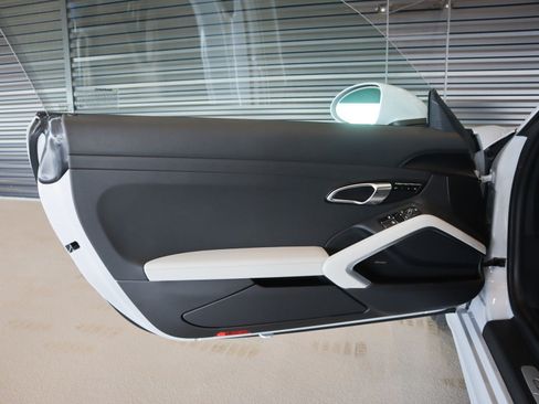 New 2025 Porsche 718 Cayman image 25