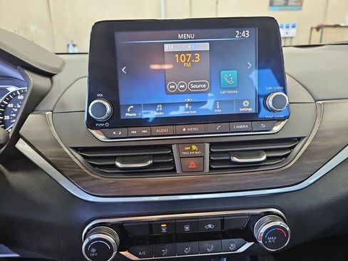 Used 2024 Nissan Altima 2.5 SV image 19