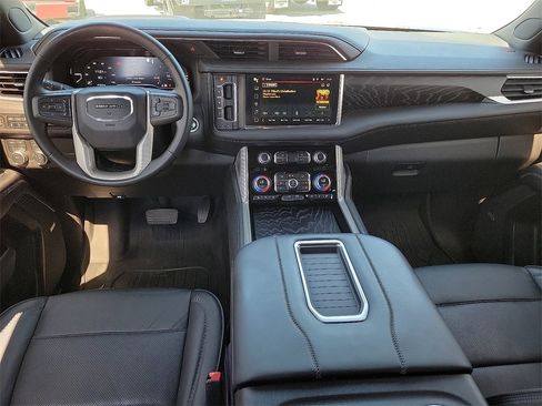 Used 2023 GMC Yukon XL Denali image 17