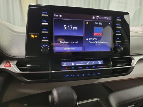 Used 2024 Toyota Sienna LE FWD image 14