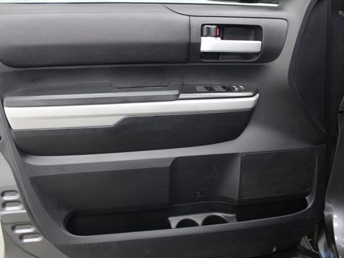 Used 2018 Toyota Tundra SR5 w/ SR5 Upgrade Package image 11