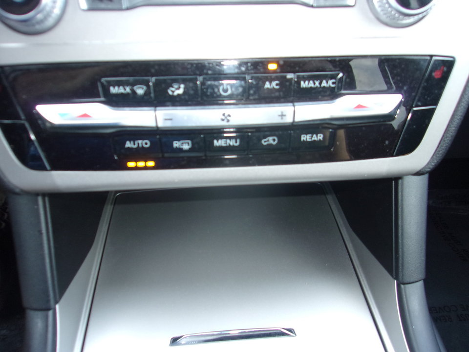 Used 2023 Ford Explorer XLT w/ Class IV Trailer Tow Package AWD/4WD image 22