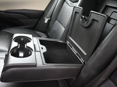 Used 2013 Cadillac XTS Platinum FWD image 37