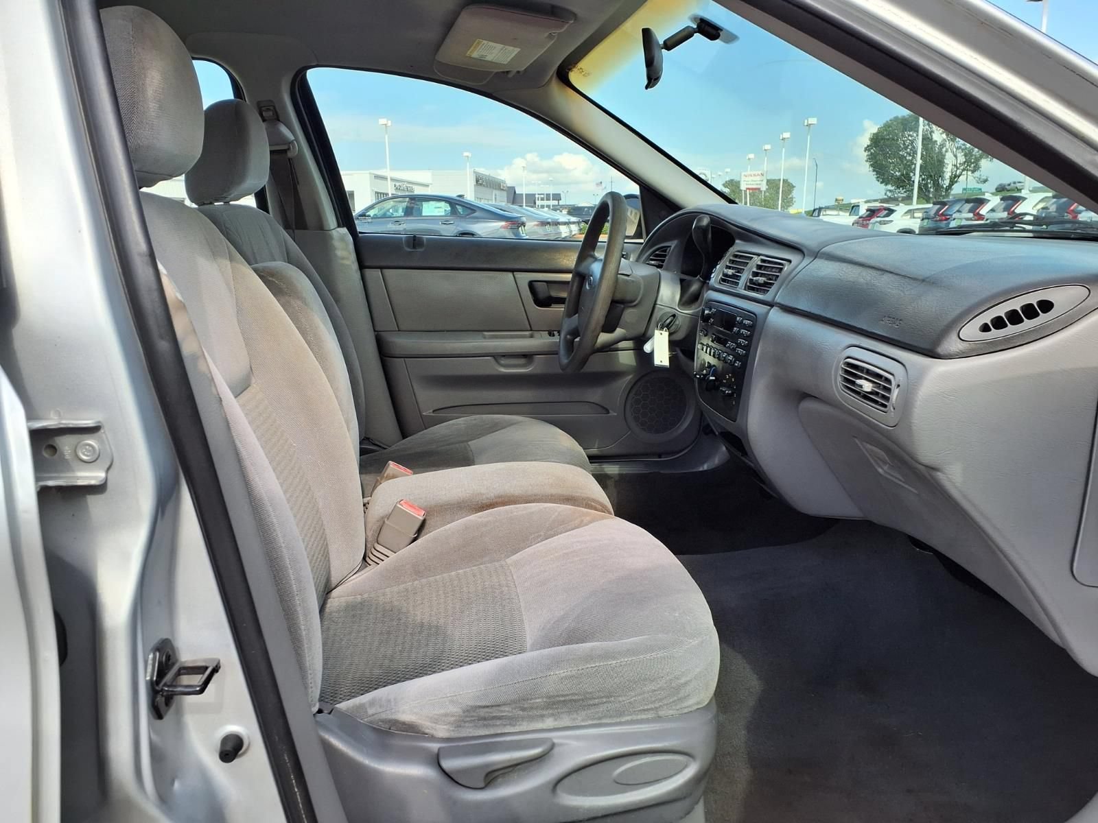 Used 2005 Ford Taurus SE FWD image 14