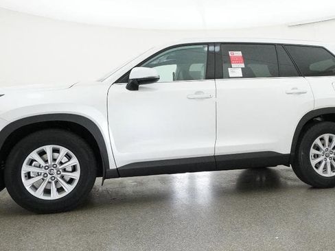 New 2026 Toyota Grand Highlander FWD image 18