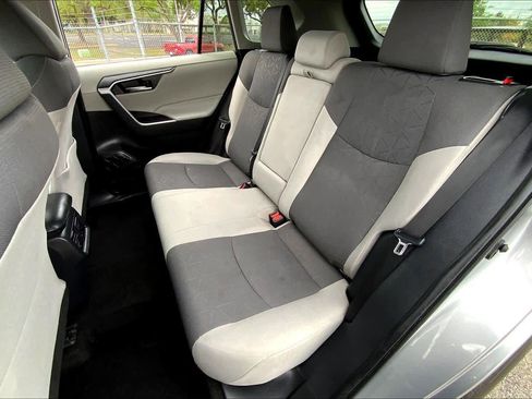 Used 2021 Toyota RAV4 XLE image 20
