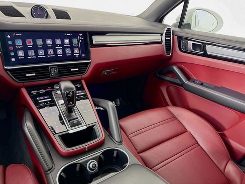 Certified 2023 Porsche Cayenne Platinum Edition w/ Premium Package Plus (PIA) AWD/4WD image 27