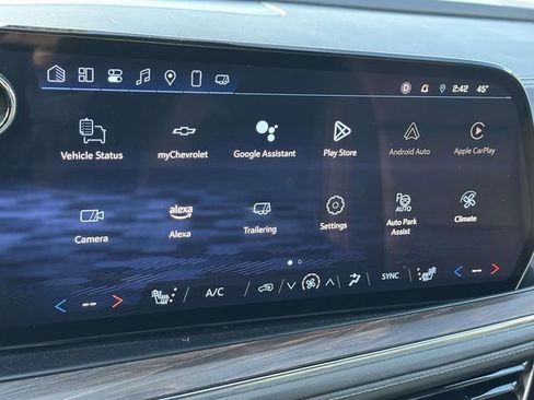 Used 2025 Chevrolet Suburban Z71 AWD/4WD image 24