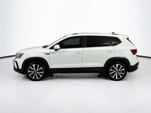 Certified 2022 Volkswagen Taos SE FWD image 8