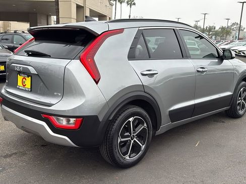 Used 2023 Kia Niro EX image 3