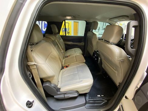 Used 2018 Ford Expedition Max XLT w/ Equipment Group 202A RWD image 29