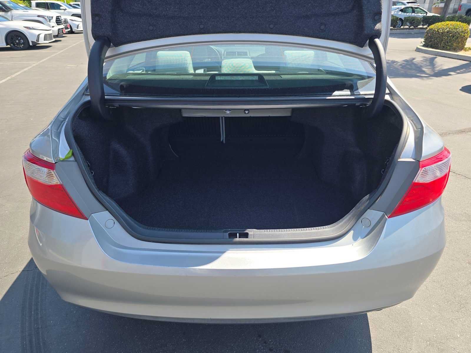 Used 2017 Toyota Camry LE FWD image 14