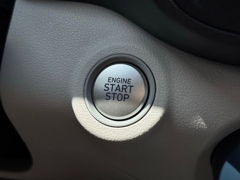 Used 2025 Hyundai Venue Limited image 29