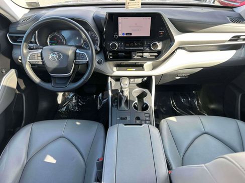 Used 2024 Toyota Highlander XLE image 13